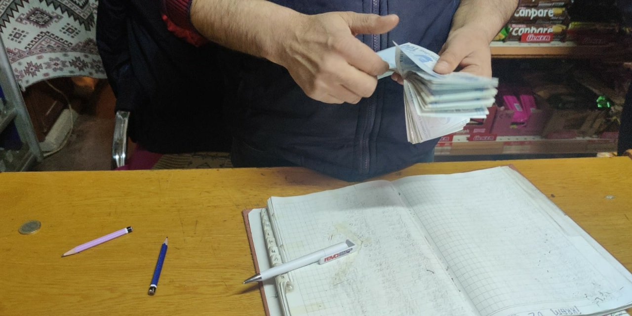 Konya’da iş adamları 500 bin liralık veresiye defteri satın aldı, yüzler güldü