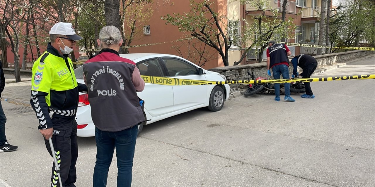 Otomobil ile çarpışan motosikletin sürücüsü öldü