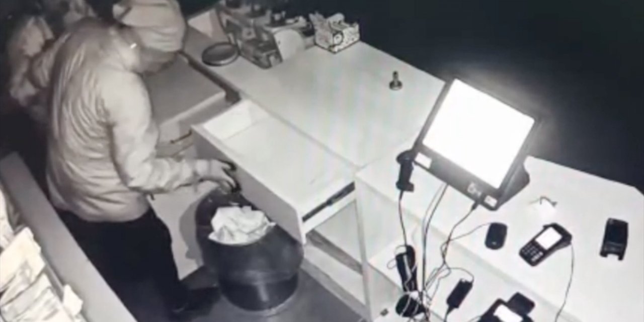 Eski çalıştığı iş yerinden gasp yaptı! O anlar kamerada