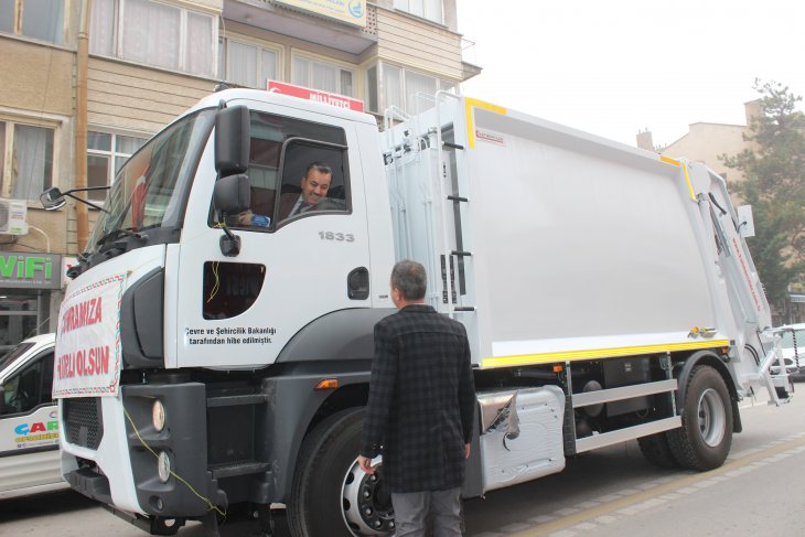 Yeni çöp kamyonu aracı, Çumra Belediyesi envanterine girdi
