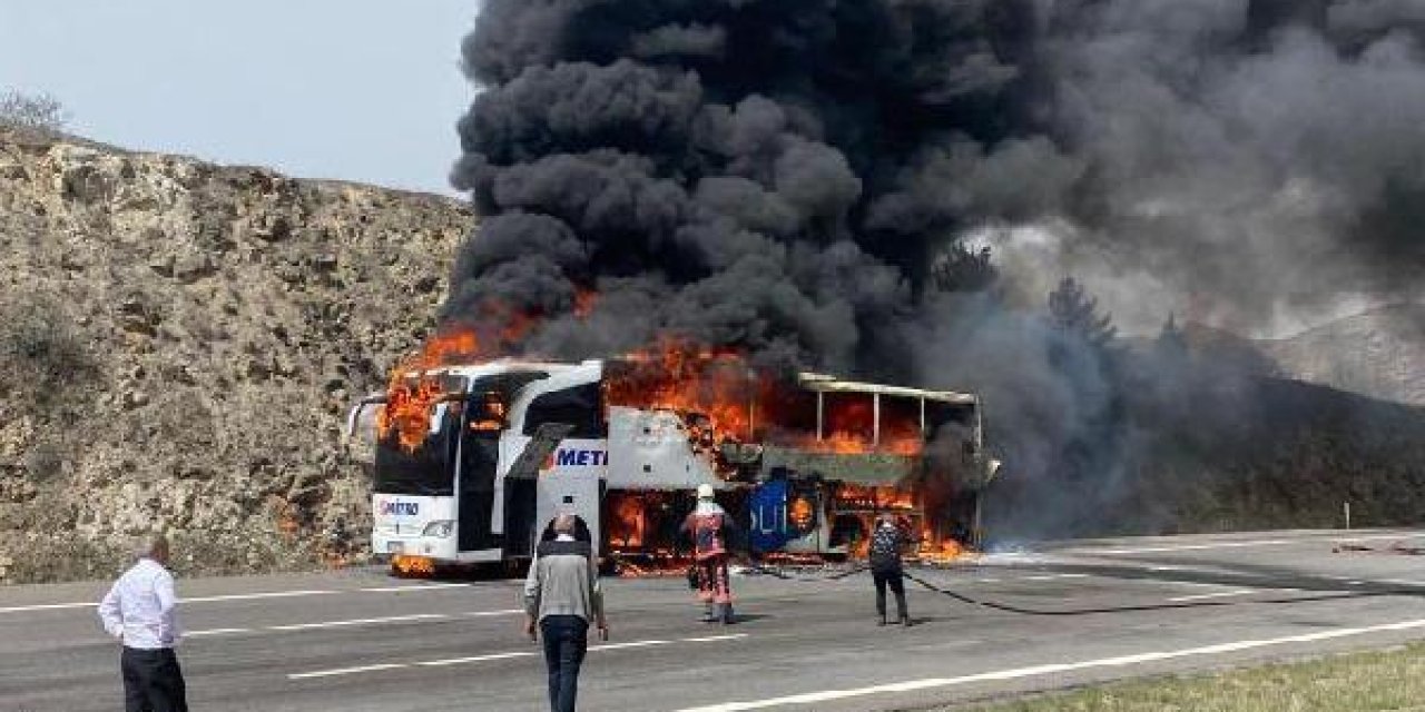 Facianın eşiğinden dönüldü! Yolcu otobüsü alev alev yandı