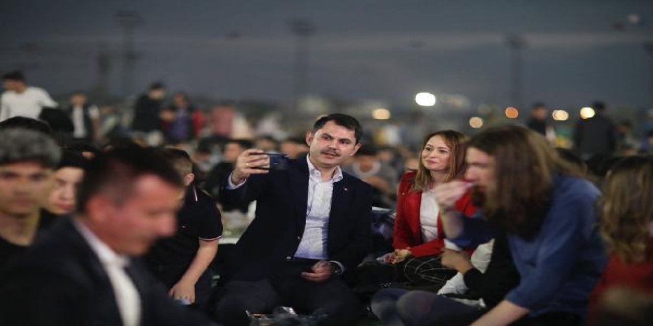 Bakan Kurum, gençlerle iftarda bir araya geldi