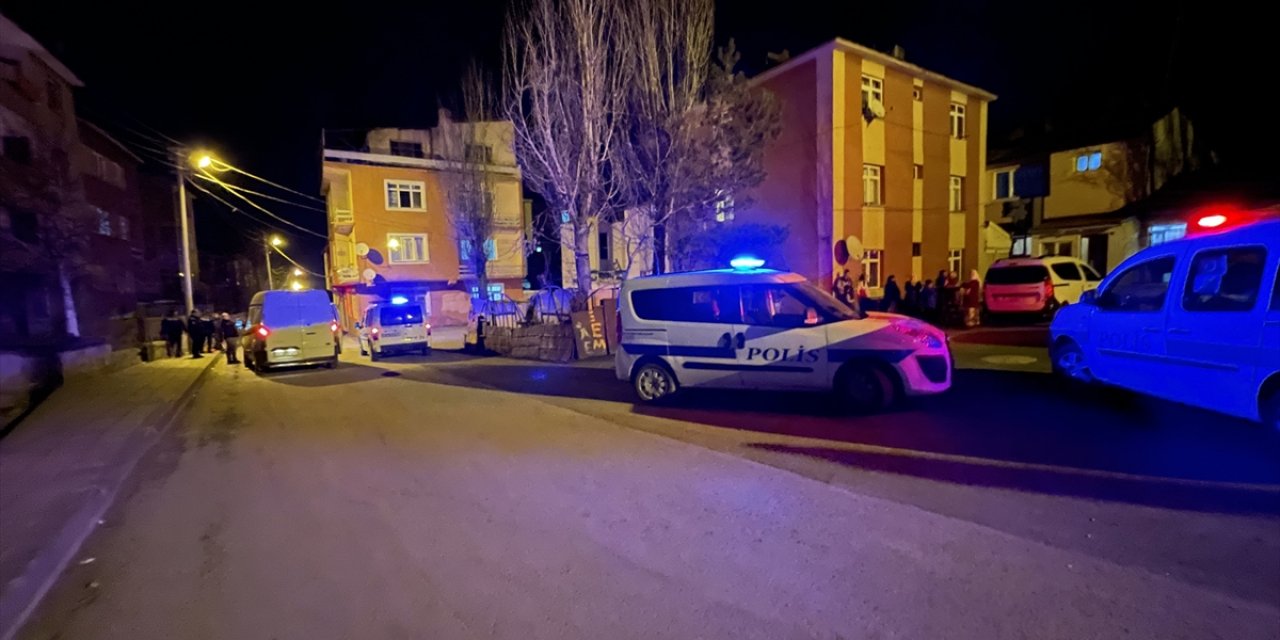 Sokakta beklerken silahlı saldırıya uğradı!