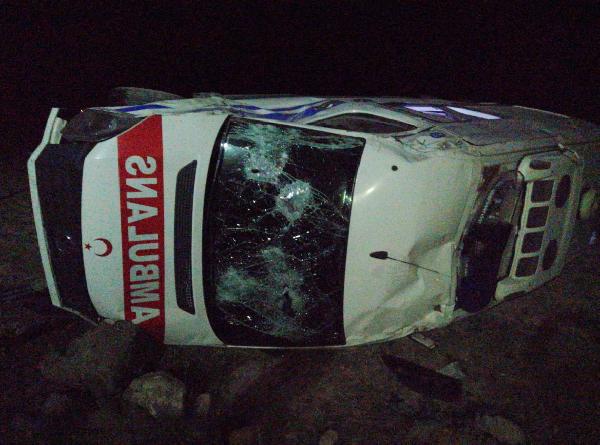 SMA hastası minik Elif’i taşıyan ambulans devrildi