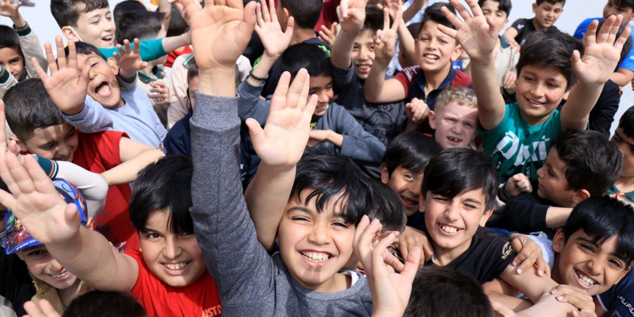 Konya'da öğrenciler uzun bir süre sonra maskesiz derse girmenin mutluluğunu yaşadı