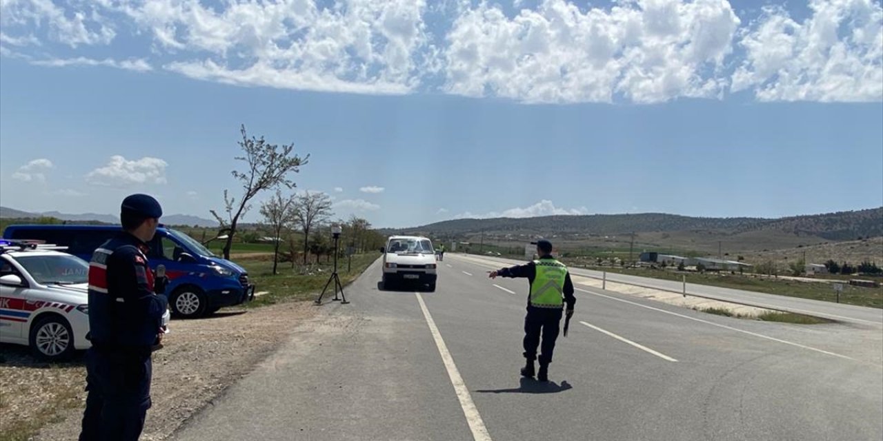 Konya’da havadan trafik denetimi! Helikopter bildirdi, yer ekibi durdurdu