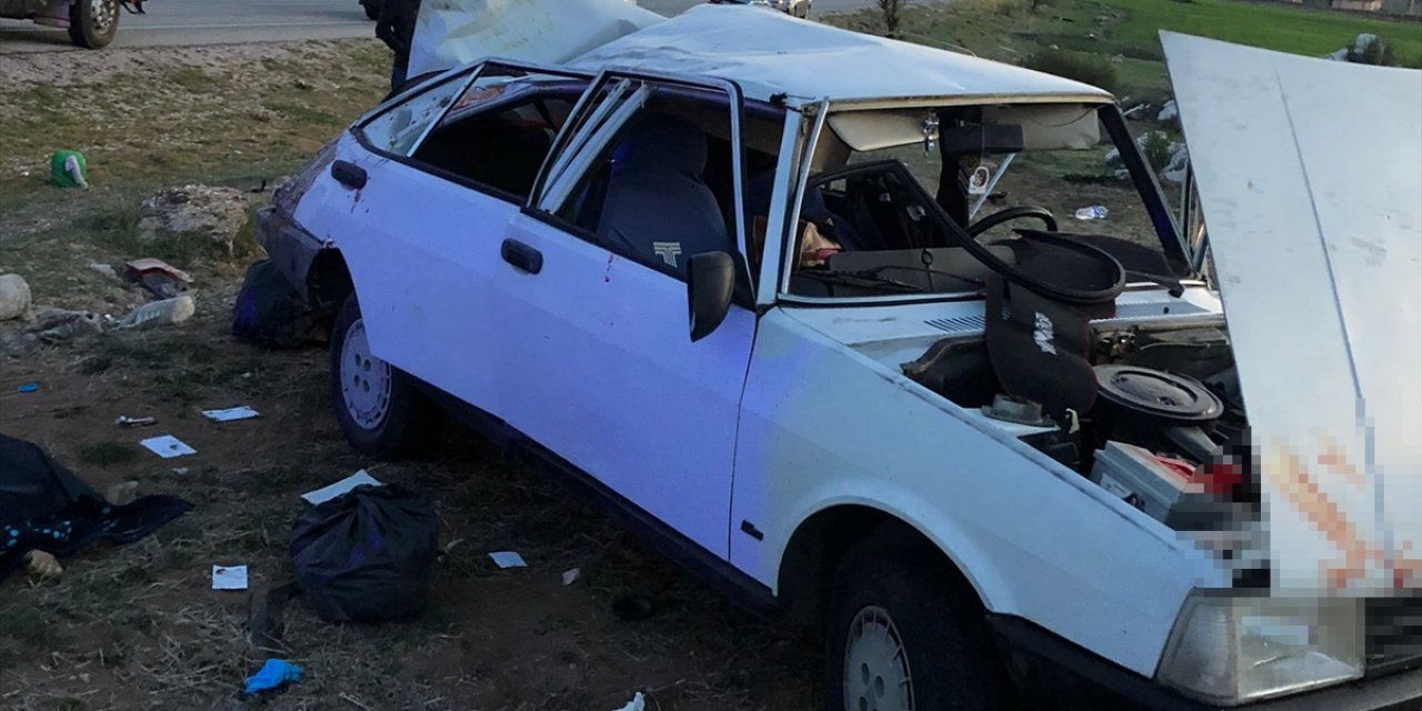 Devrilen otomobildeki 1 kişi öldü, 2’si çocuk 5 kişi de yaralandı