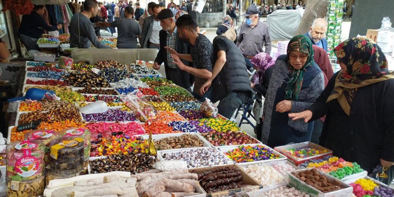 Konya’nın tarihi çarşısında bayram hareketliliği!