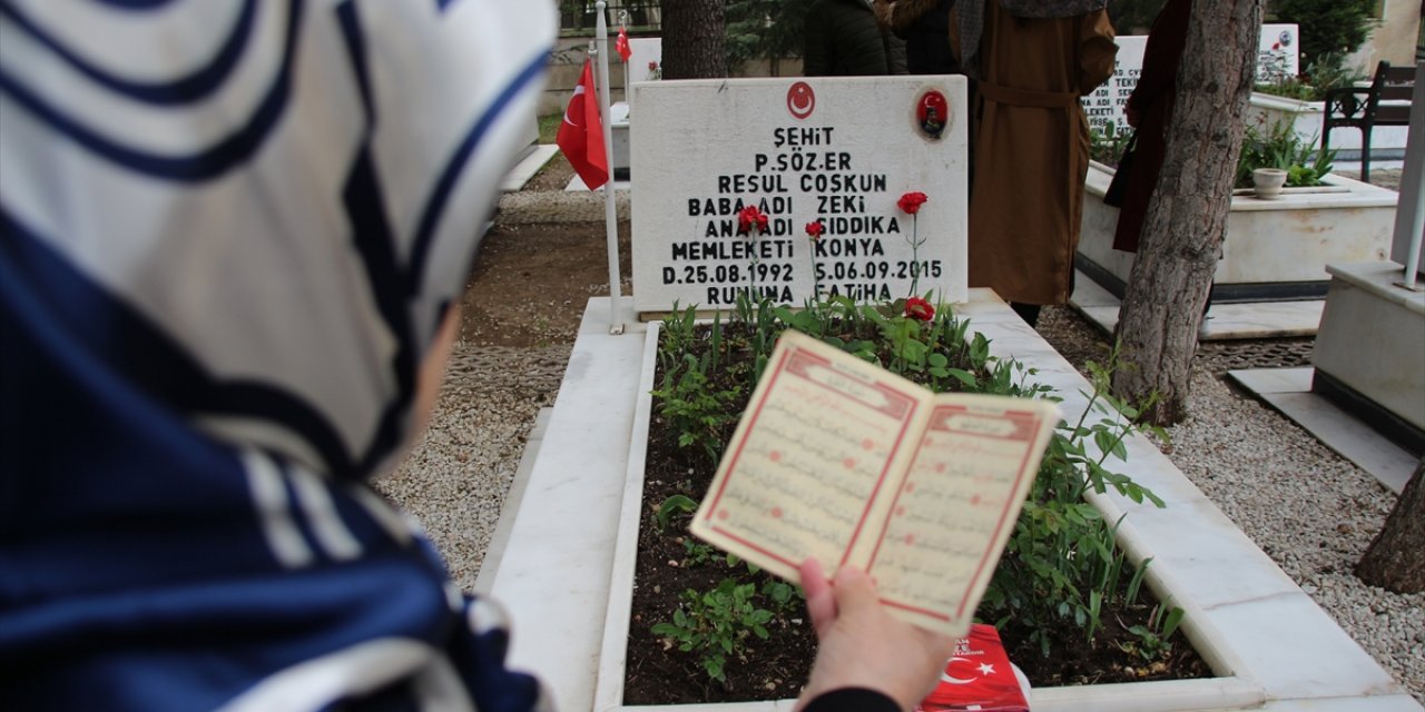 Konya’da bayram arifesinde şehitliğe hüzünlü ziyaret