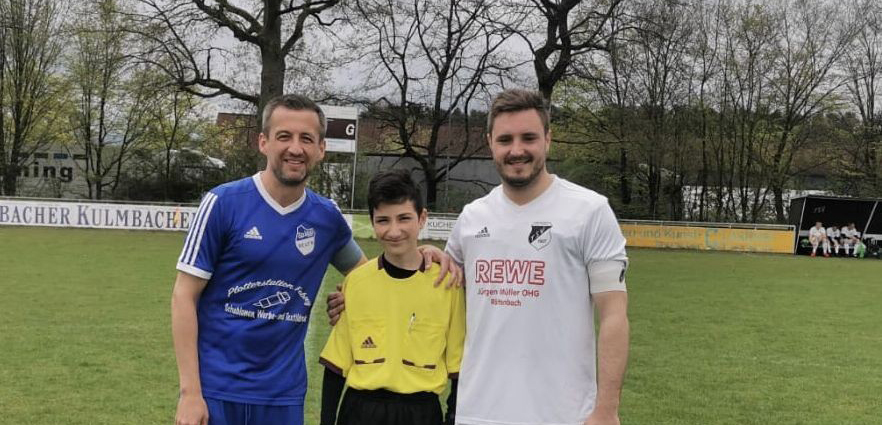 Almanya’da 13 yaşındaki Türk genci futbol hakemi oldu