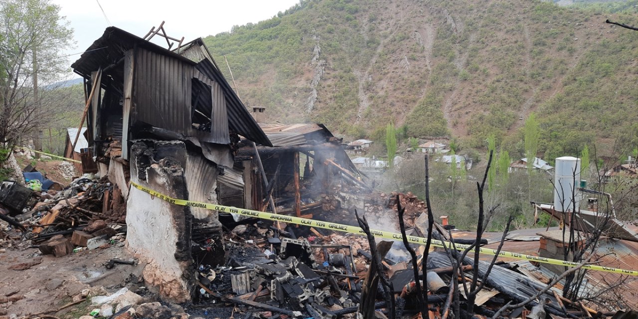 Konya Bozkır’da yanan evin enkazındaki cansız bedenlere ulaşıldı