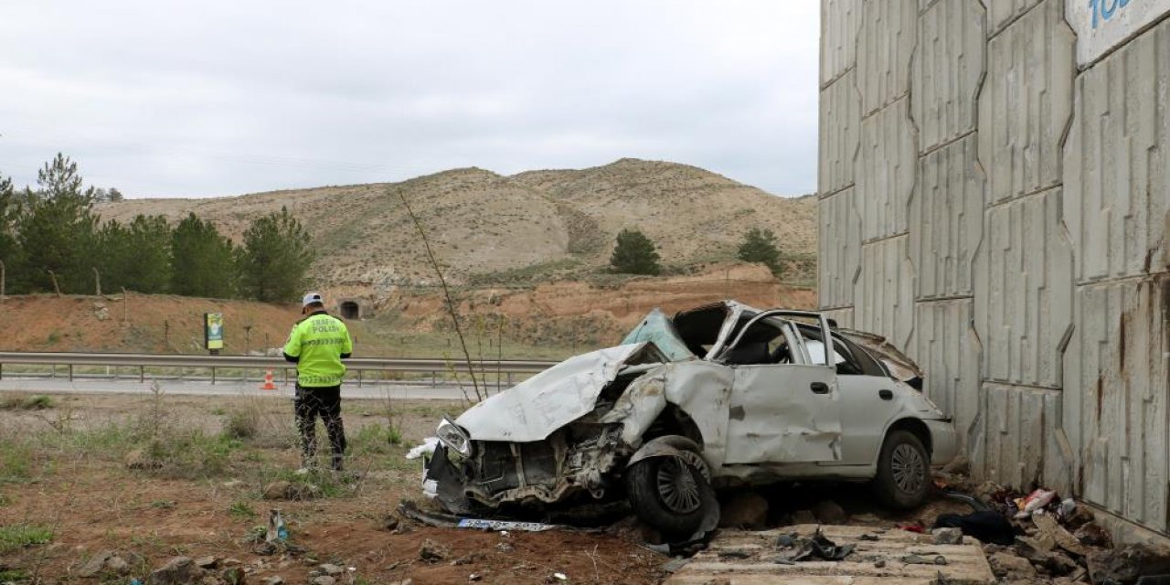 Bayram gezmesine giden aile kaza yaptı: 1 ölü, 5 yaralı