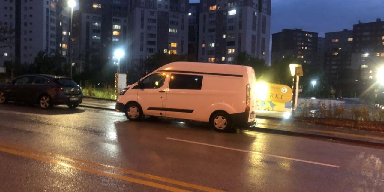 Evinde tabancayla başından vurulan kadın öldü