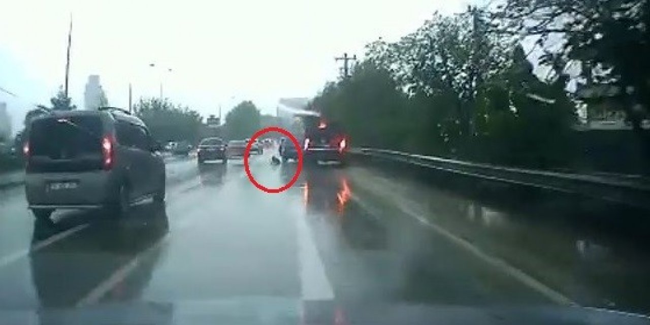 Otomobilin açılan kapısından düşen çocuk ölümden döndü!