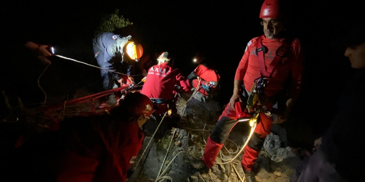 Ekipler, mağarada mahsur kalan 4 kişi için seferber oldu