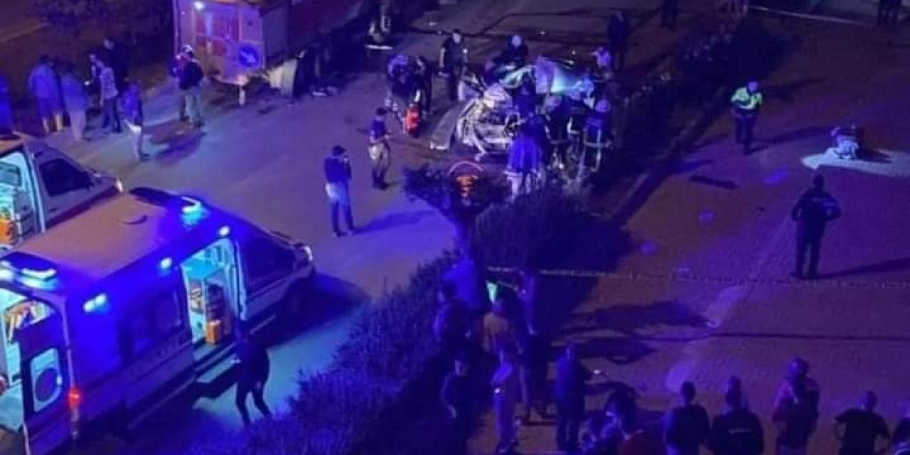 Su tankerine çarpan otomobildeki 1 kişi ölü, 2 kişi de yaralandı