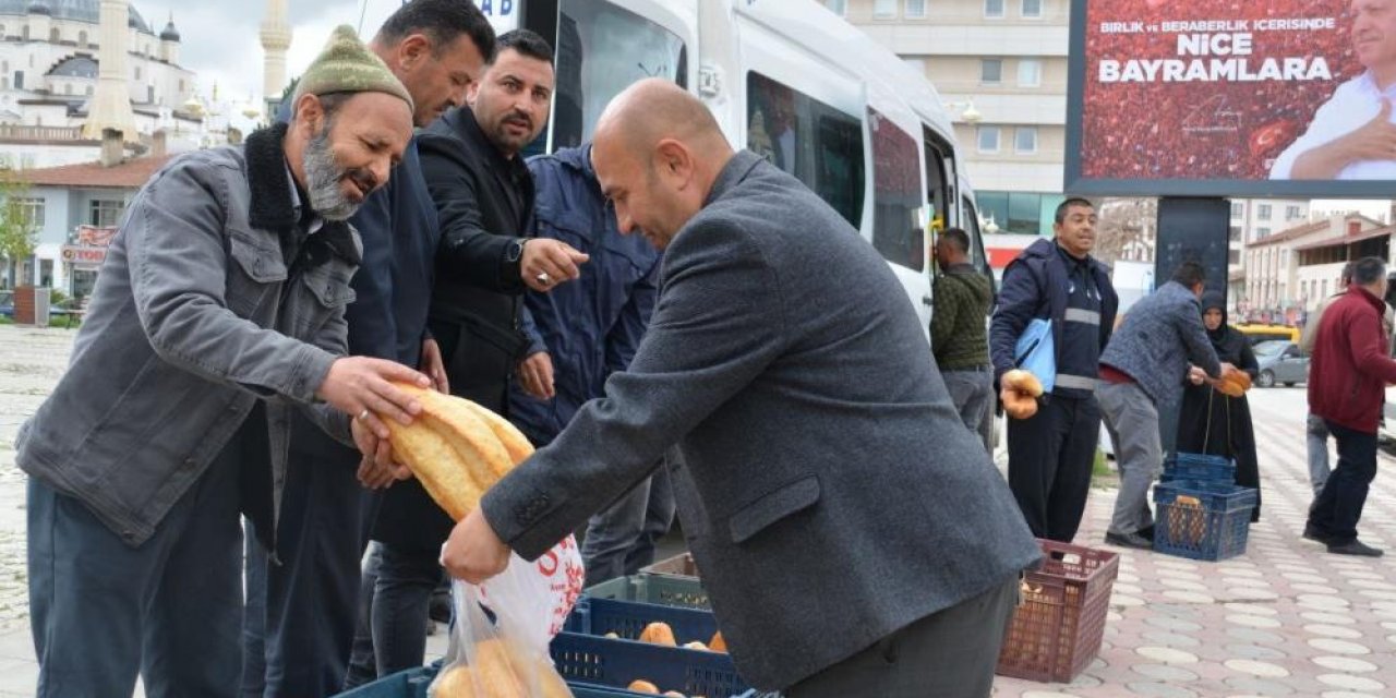 Ekmeğin 3,5 TL olmasını isteyen fırıncılar greve gitti, vatandaşa 3 bin ekmek dağıtıldı