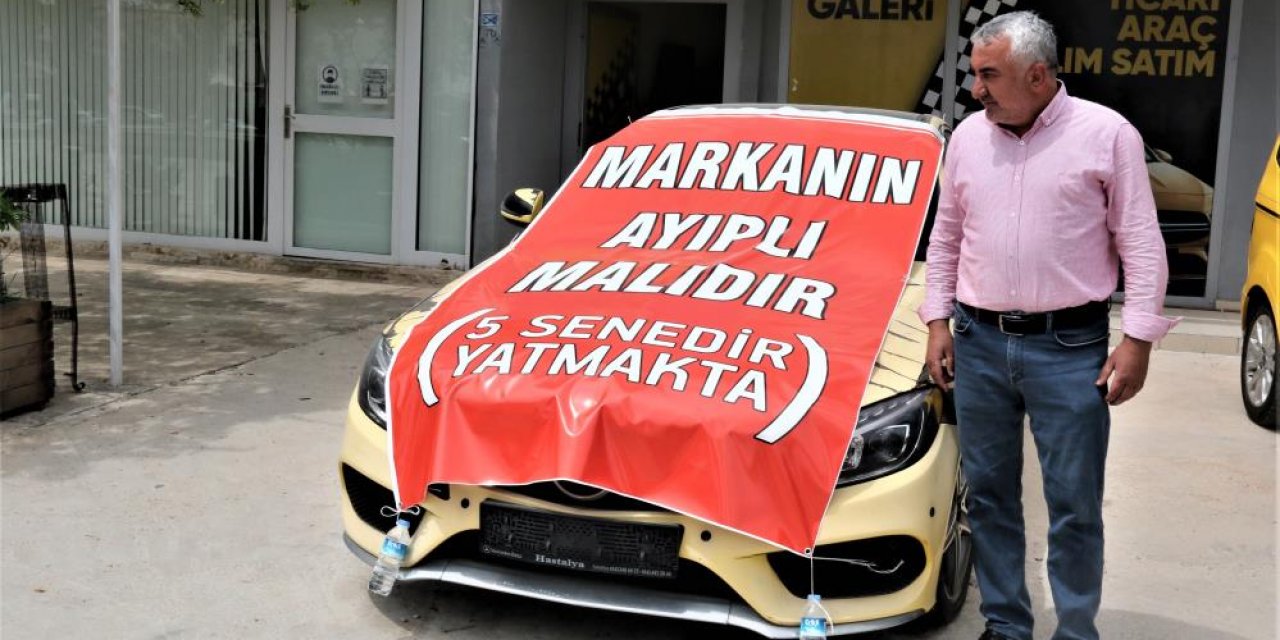 Sıfır aldığı otomobili “Ayıplı mal” yazarak çürümeye bıraktı