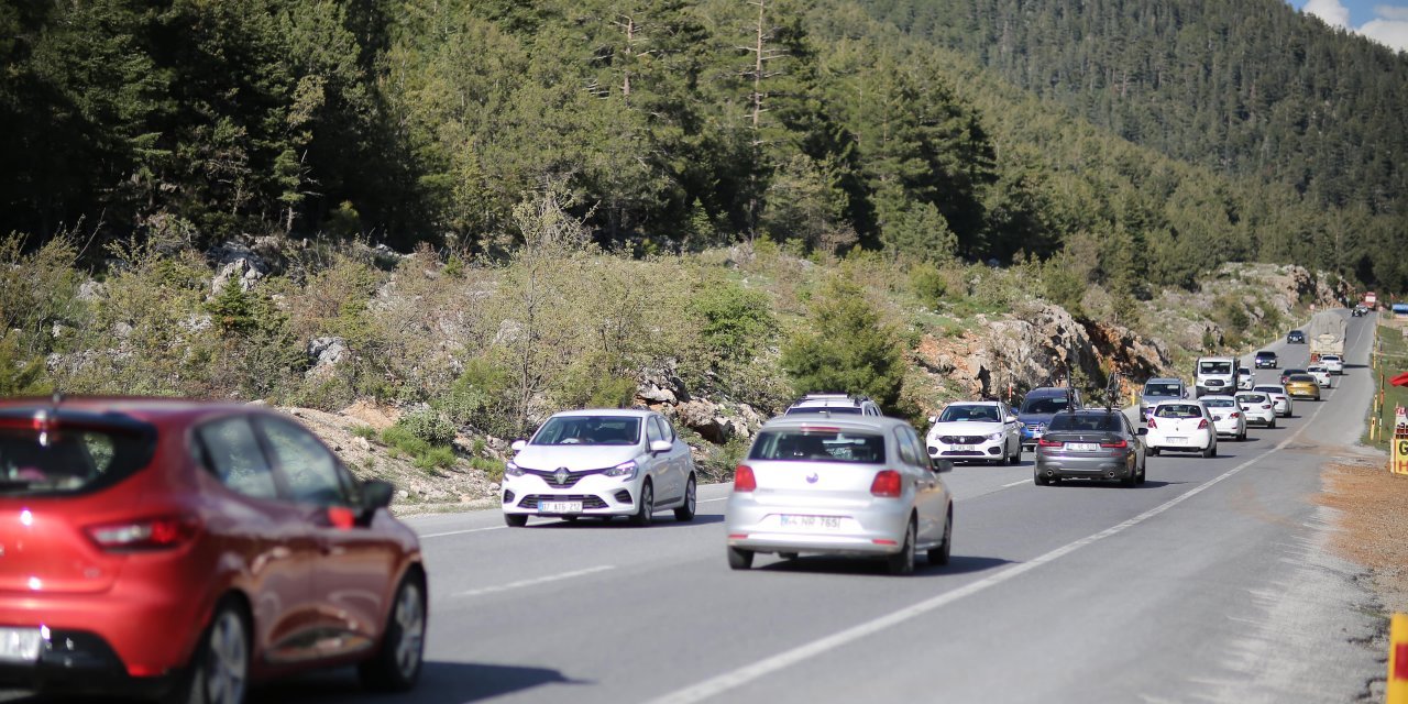 Tatilciler dönüş yolunda! Konya Antalya yolunda trafik yoğunluğu