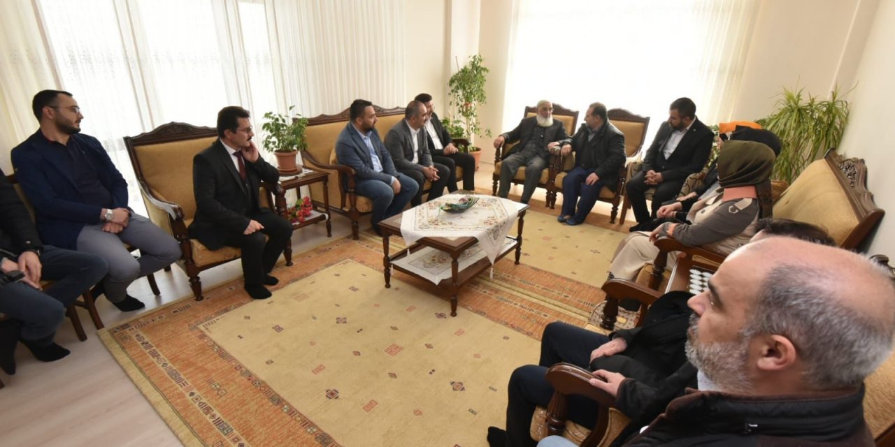 AK Parti Karatay’dan “Anneler Günü” ziyaretleri