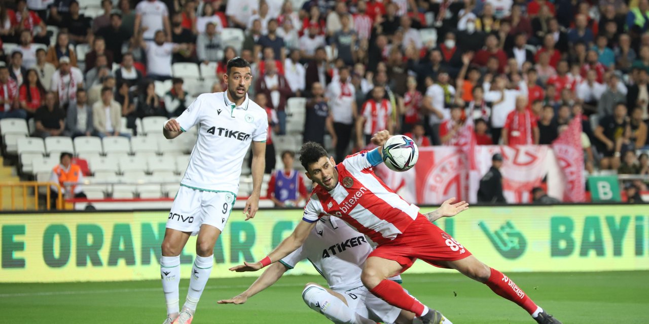 Konyaspor Antalya’da öne geçtiği maçı kaybetti