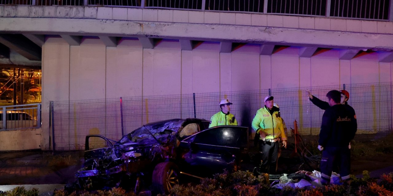 Otomobil köprüden uçtu: 2’si ağır 3 yaralı