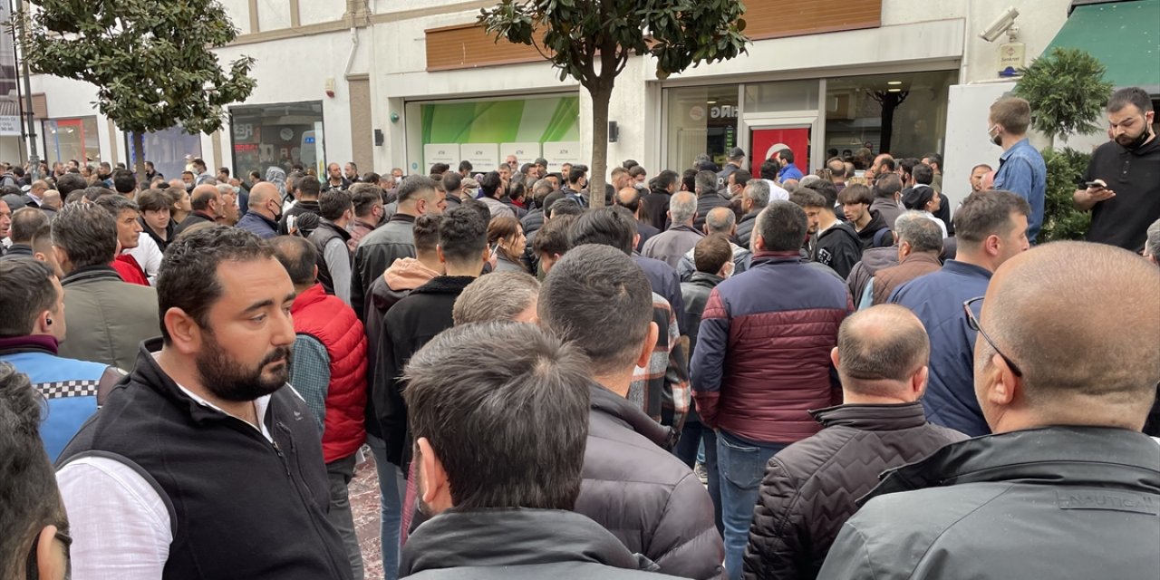 Kar maskeli iki kişi ateş açtı: 1’i çocuk 2 yaralı