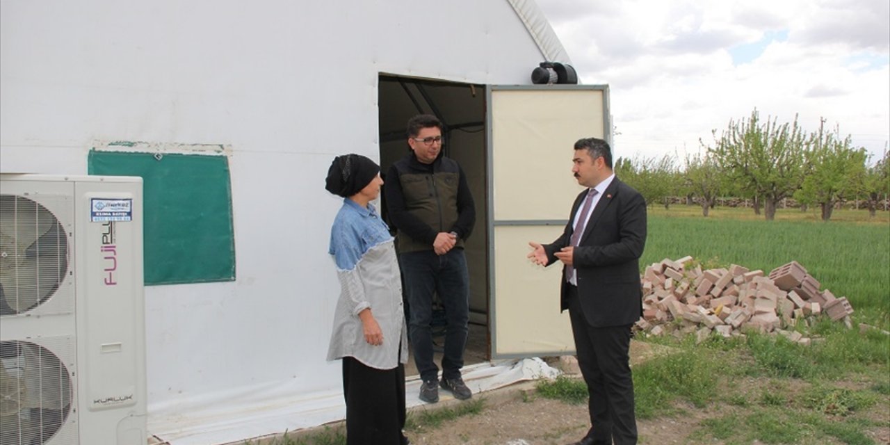 Yalıhüyük Kaymakamı İbrahim Yazıcı, tarım üreticilerini ziyaret etti