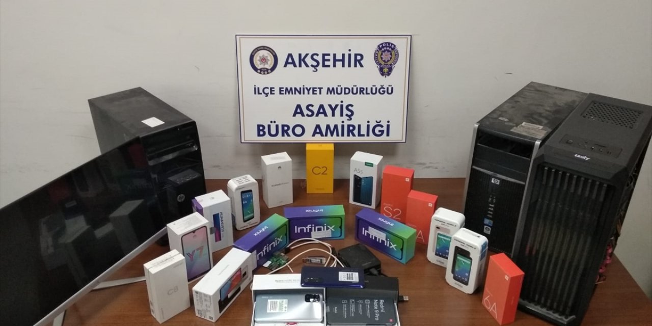 Konya’da gümrük kaçağı 19 cep telefonu ele geçirildi