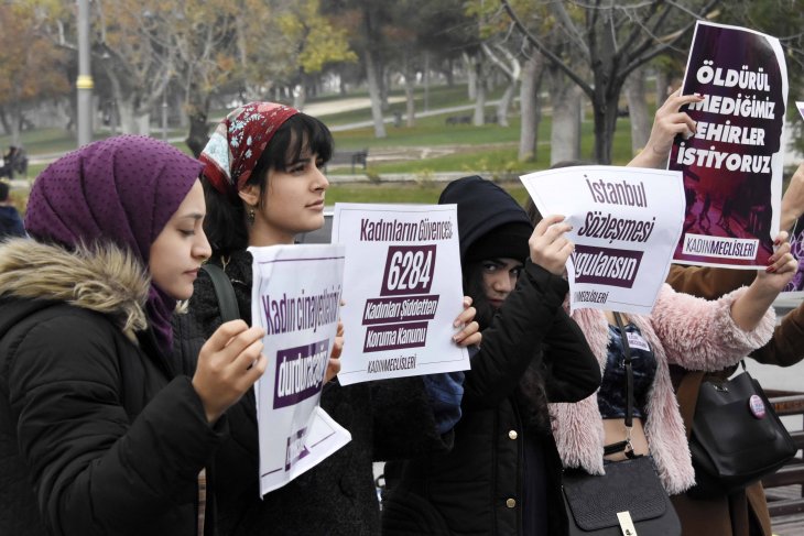 Konya'da 'kadın cinayetleri' protesto edildi