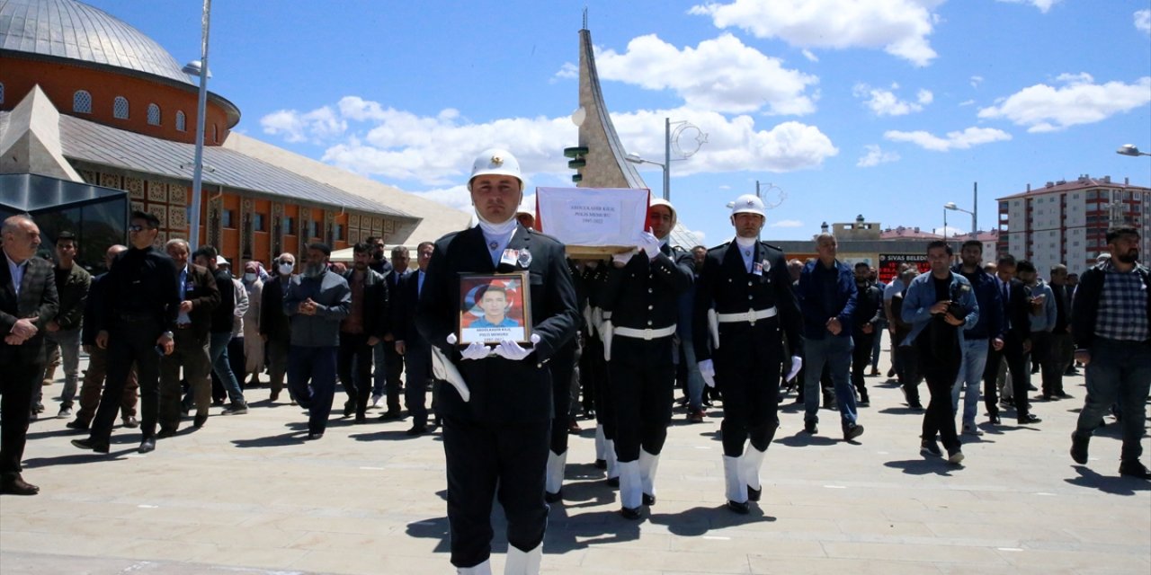 Trafik kazasında hayatını kaybeden polis memuru son yolculuğuna uğurlandı