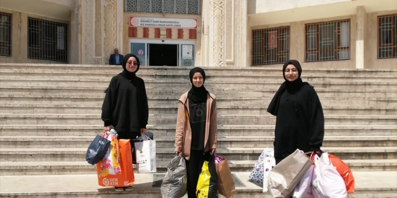 İmam Hatip Lisesi öğrencilerinden “El Ele İyiyiz” çalışması