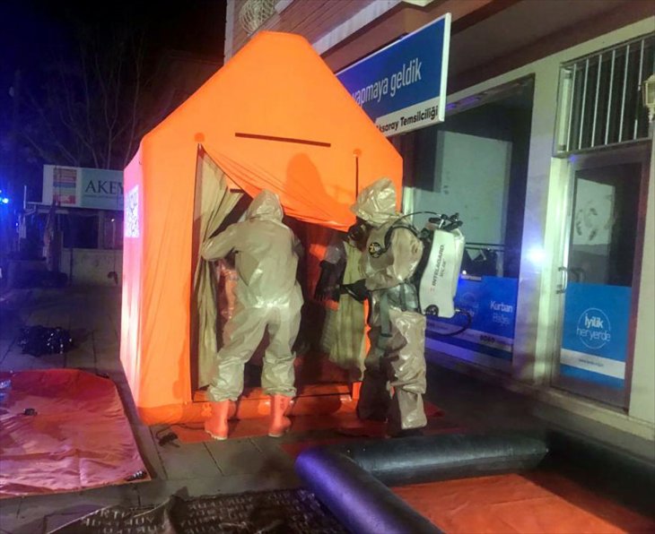 Kimyasal alarm! 4 kişi hastaneye kaldırıldı, bina tahliye edildi