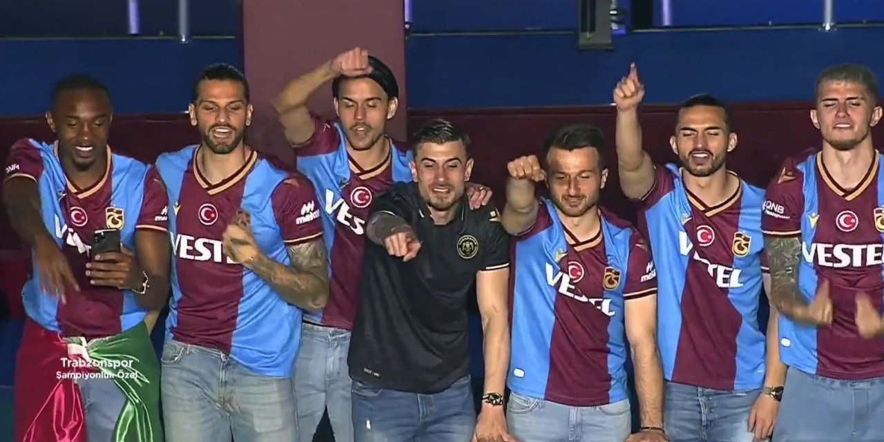 Trabzonspor’lu futbolcu Ahmet Çalık’ın forması ile sahada