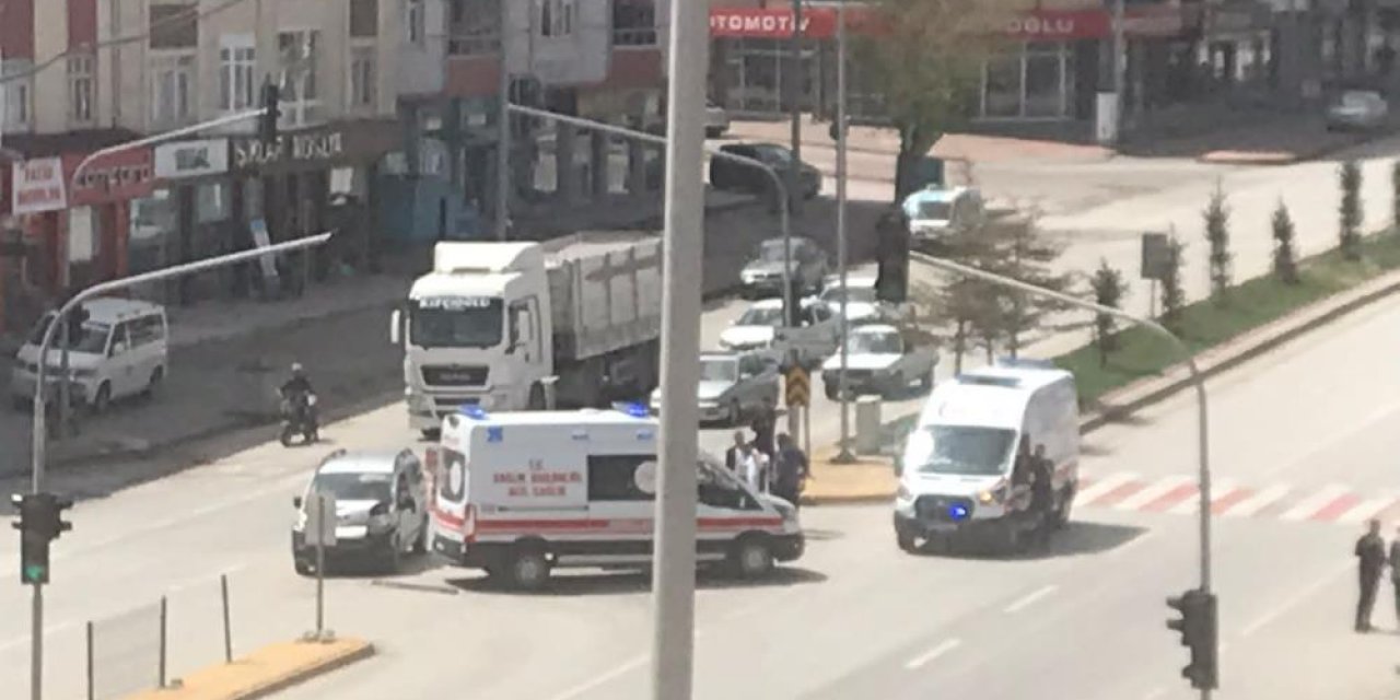 Konya’da ambulans ile hafif ticari araç çarpıştı!