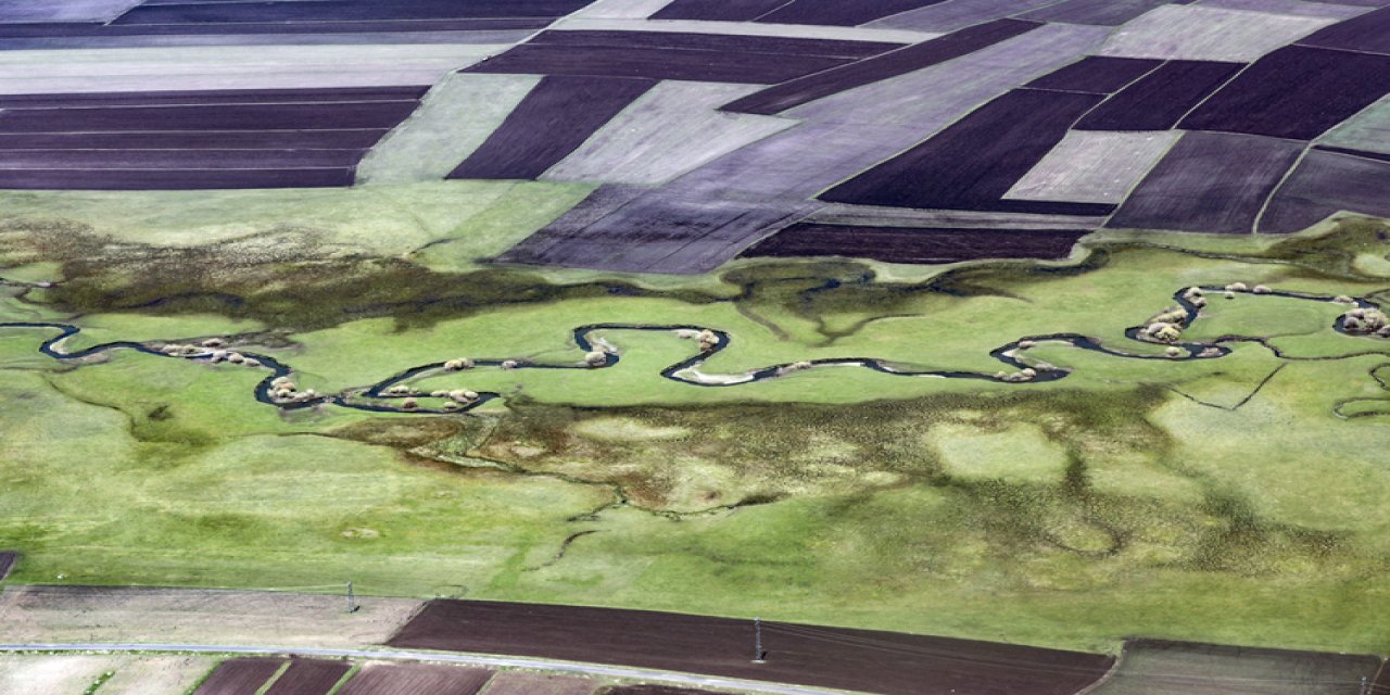 Kars'ta oluşan menderesler doğal güzellikleriyle ilgi çekiyor