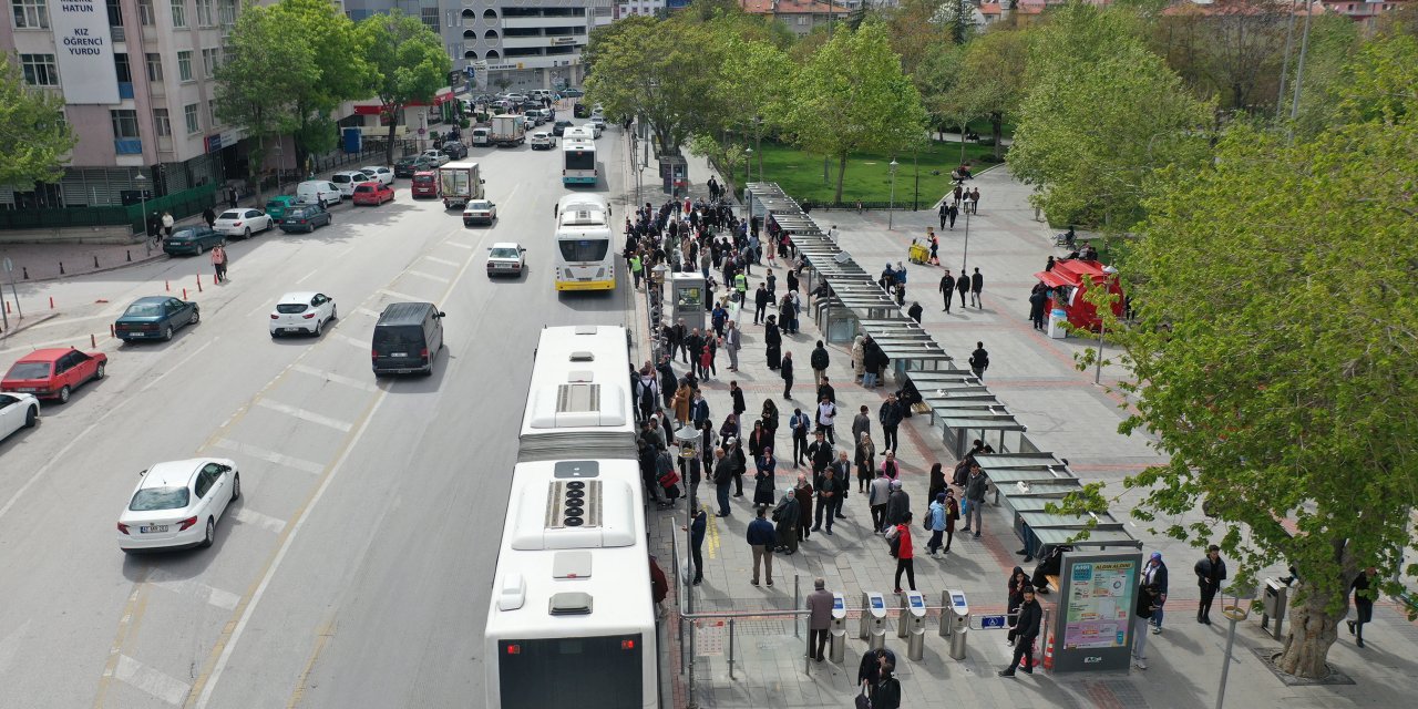Konya Kültürpark’taki turnikeli otobüs durağı ile trafik güvenliği arttı