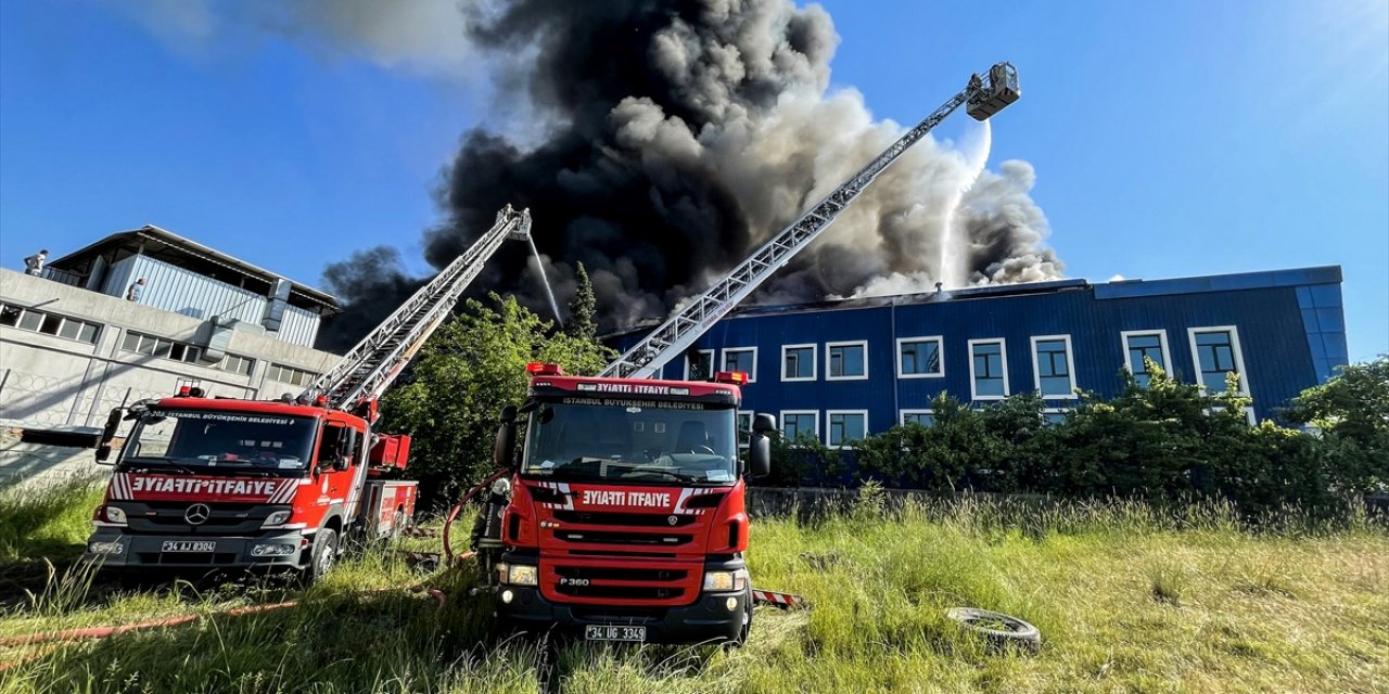 Patlama sesleri duyuldu: İki fabrikada yangın