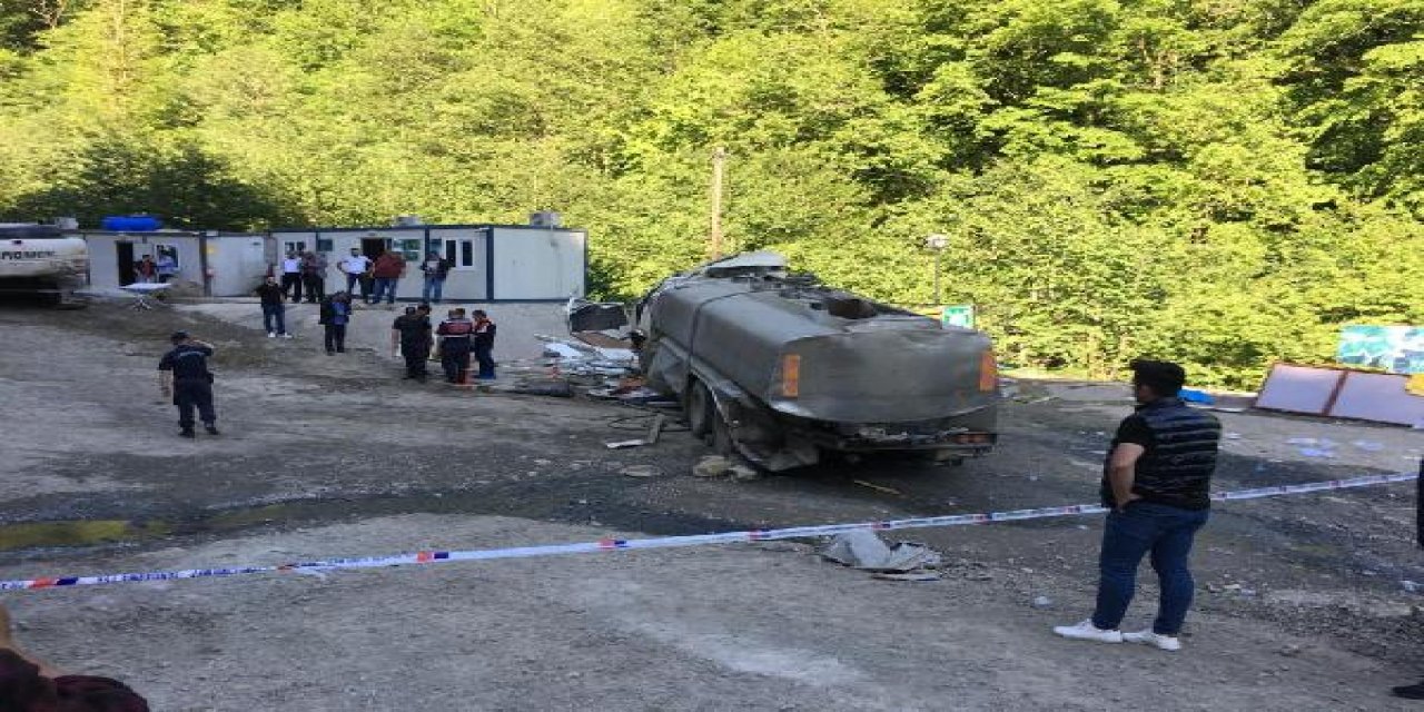 Taş ocağında feci kaza! Su tankeri güvenlik kulübesine devrildi: 1 ölü 3 yaralı