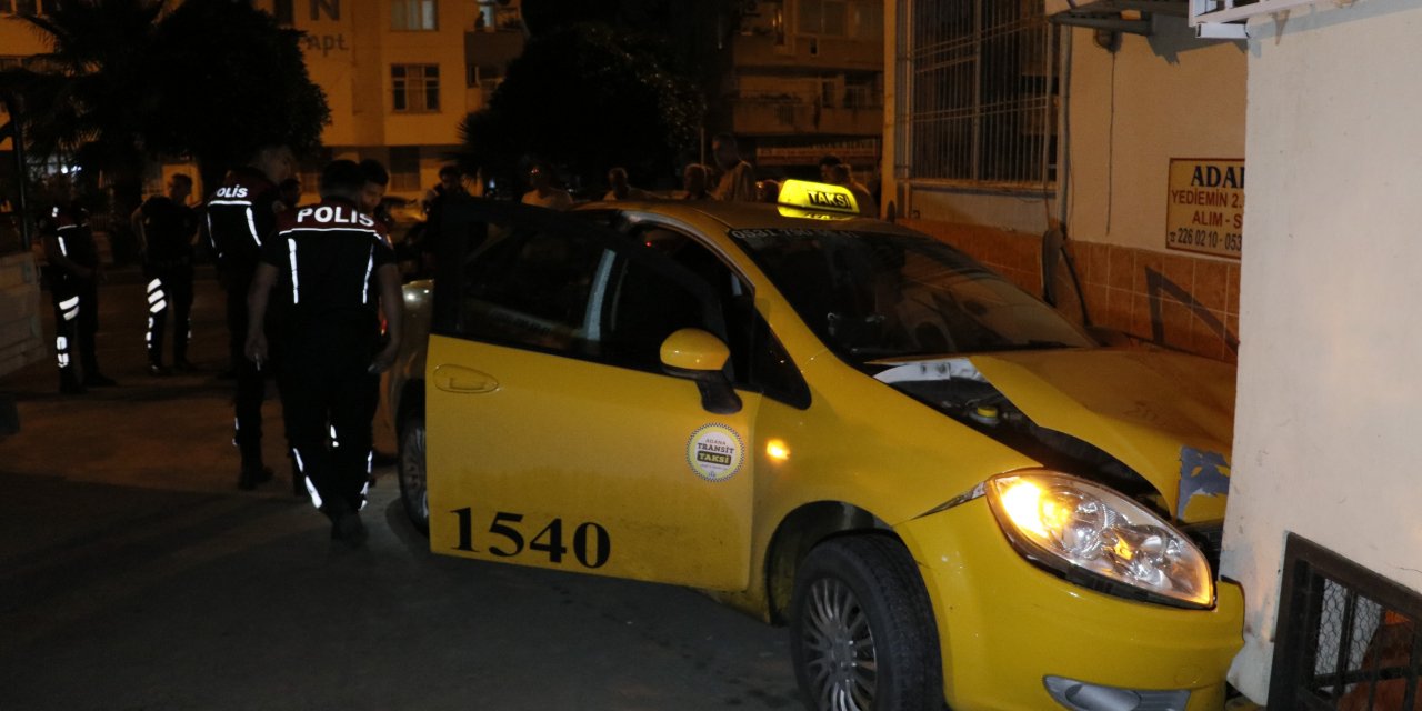 Kaçmak için taksi çaldı, kaza yapıp polise yakalandı