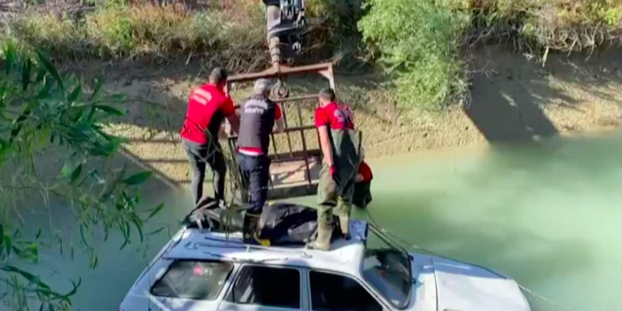 Otomobil sulama kanalına devrildi: 1 ölü