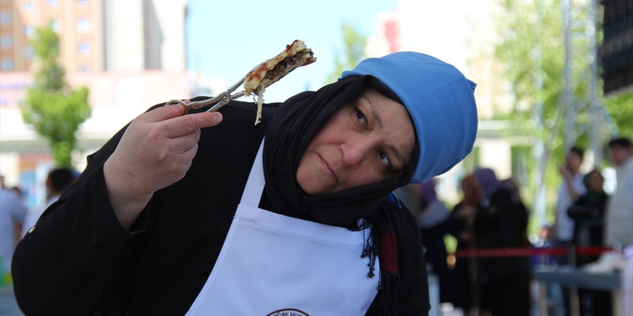 Konya’da yemek yarışmasının ilk gününde aşçılar hünerlerini sergiledi