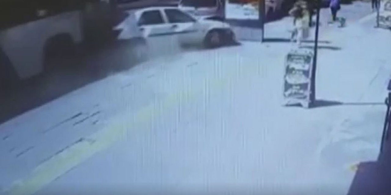 Freni boşalan belediye otobüsü park halindeki 7 araca çarptı