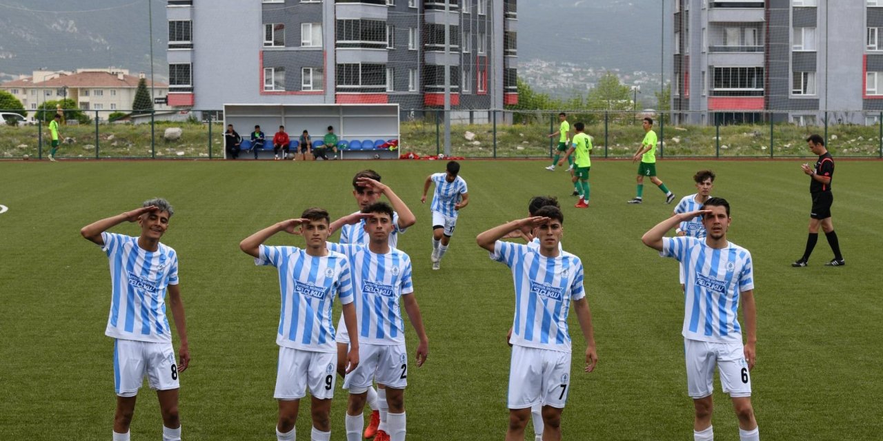 Selçuklu Belediyespor’lu futbolculardan asker selamı!