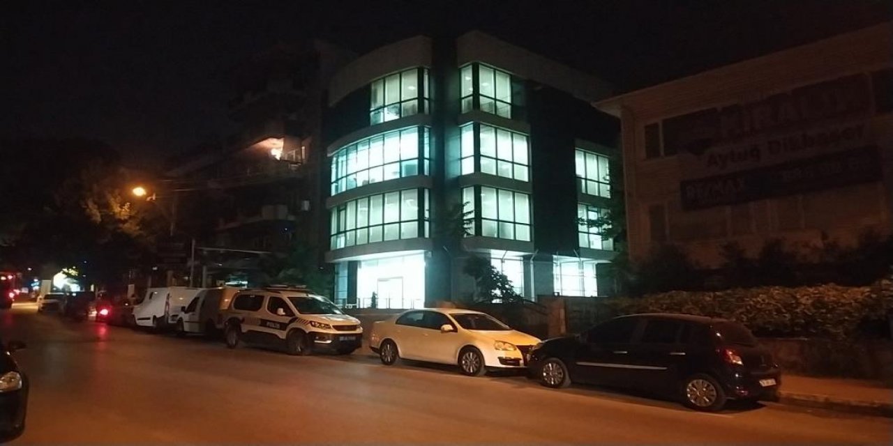 İçerisinde 100 bin Euro bulunan çantayı çaldı! Kaçamadan yakayı ele verdi