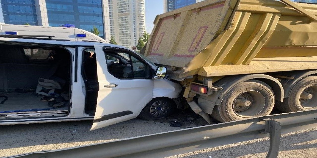 İşçi servisi kaza yaptı: Çok sayıda yaralı var