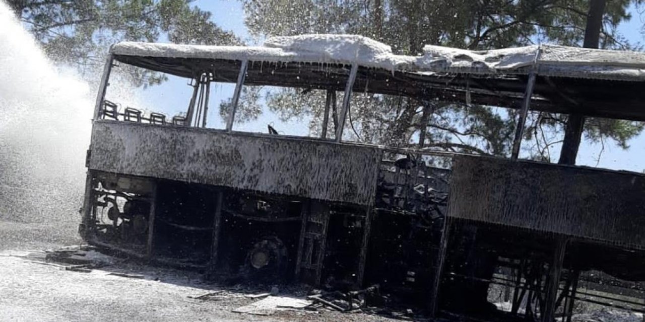 Seyir halindeki yolcu otobüsü alevlere teslim oldu! Şoförün dikkati faciayı önledi