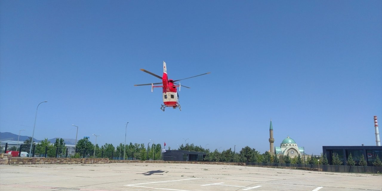 Konya'da ambulans helikopter, el atar damarı kesilen hasta için havalandı
