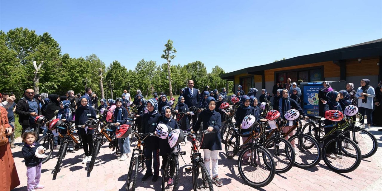 Başkan Altay, Bilgehanelerdeki hafızlık öğrencilerine bisiklet hediye etti