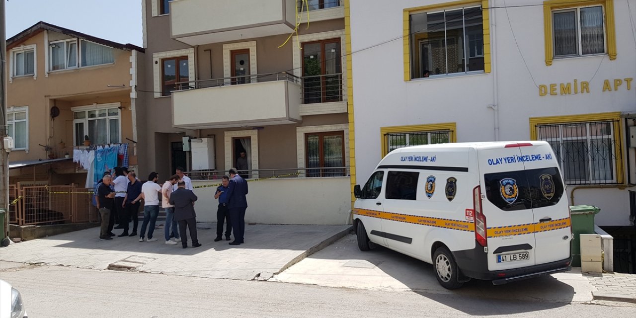 Dehşet evi! Karısını öldürüp kızını yaraladıktan sonra canına kıydı